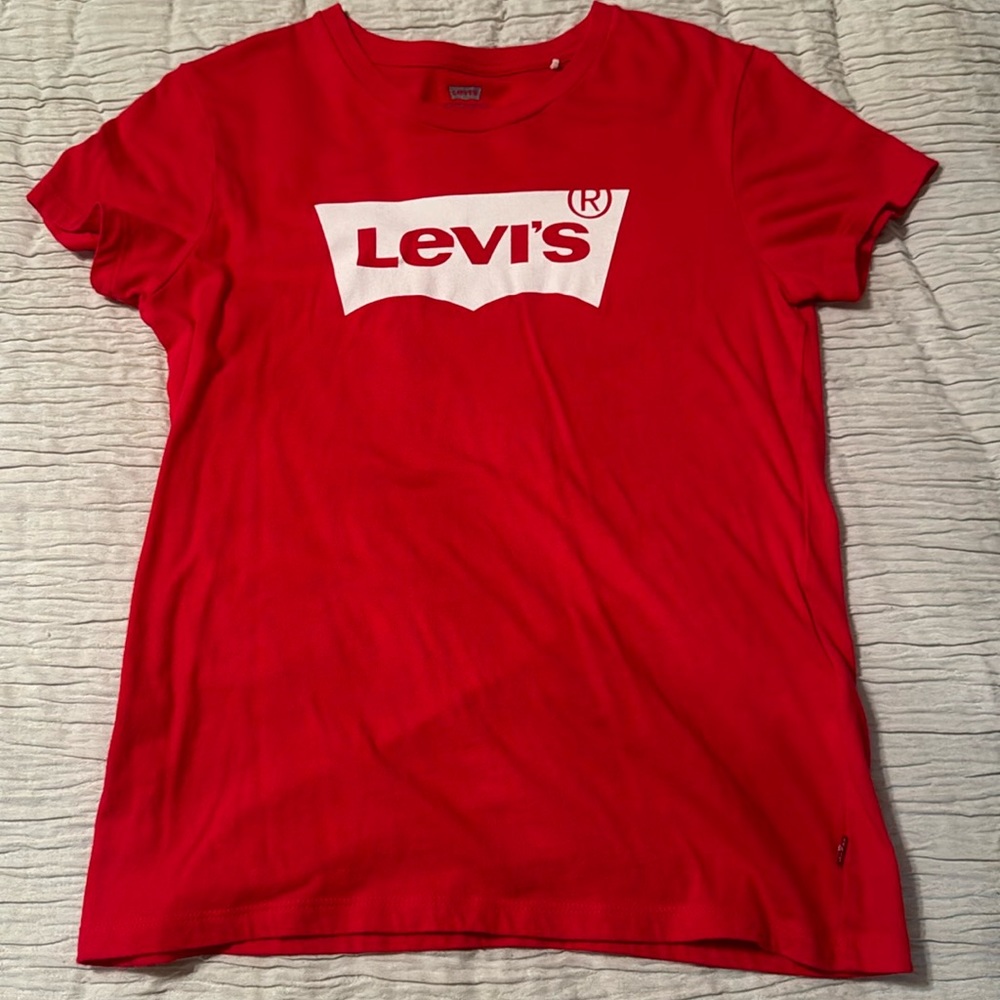 Women’s Levi’s T-Shirt